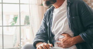Dor na barriga: o que pode ser e como aliviar o desconforto