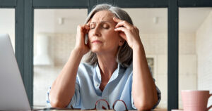 Como aliviar enxaqueca: 5 dicas práticas e eficazes